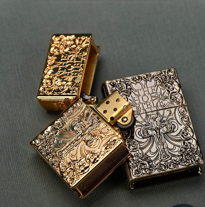 فندک بنزینی برند Zorro طرح کتاب مقدس (The Holy BIBLE) اورجینال - Image 6