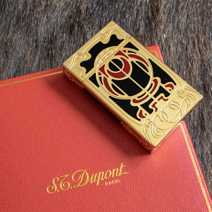 فندک گازی برند S.T Dupont (مشکی طلایی طرحدار) اورجینال - Image 4