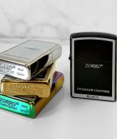 فندک_بنزینی_Zorro_مدل_حاشیه_دار_با_پوشش_تیتانیوم_print42o.ir_